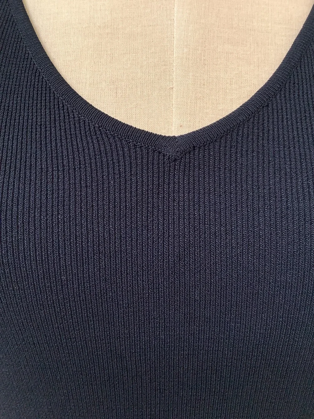 Larry Levine SPT Black Short Sleeve Sweater-V-Neck-Stretch-Rayon/Nylon-Small